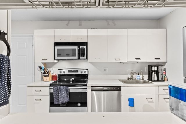 96 Old Colony Ave 112, Taunton, MA 02771