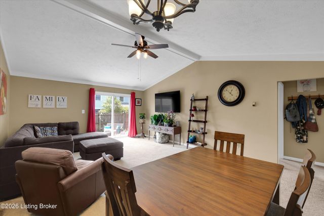 8802 Doe Run Ct, Louisville, KY 40242