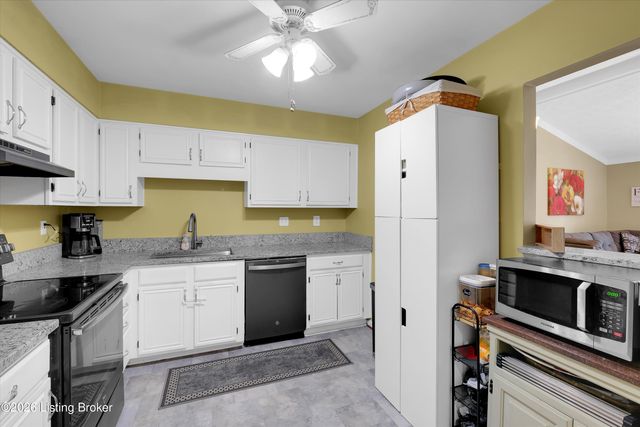 8802 Doe Run Ct, Louisville, KY 40242