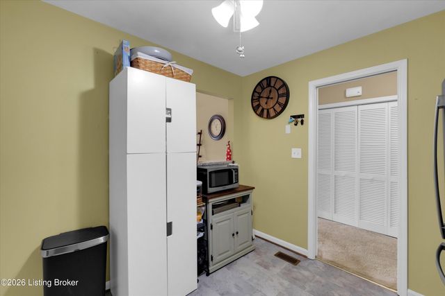 8802 Doe Run Ct, Louisville, KY 40242