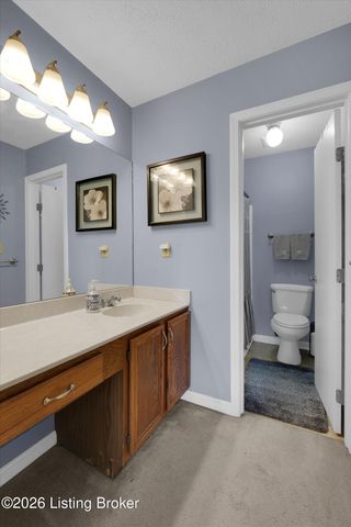 8802 Doe Run Ct, Louisville, KY 40242