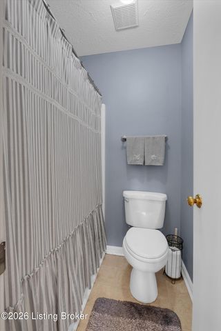 8802 Doe Run Ct, Louisville, KY 40242