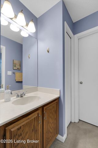 8802 Doe Run Ct, Louisville, KY 40242