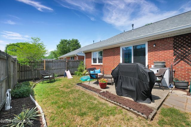 8802 Doe Run Ct, Louisville, KY 40242