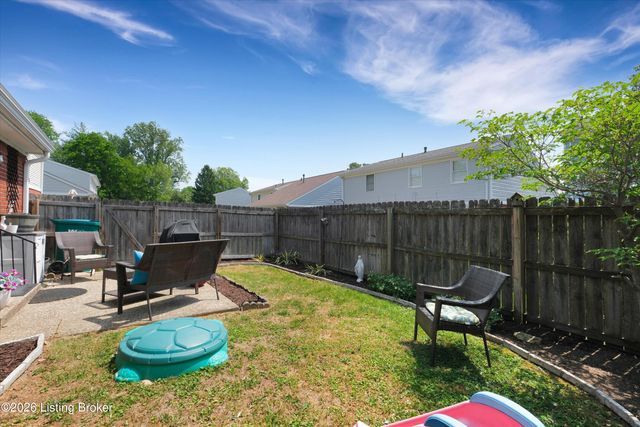 8802 Doe Run Ct, Louisville, KY 40242