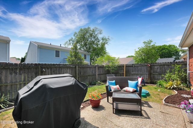 8802 Doe Run Ct, Louisville, KY 40242