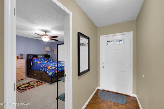 8802 Doe Run Ct, Louisville, KY 40242