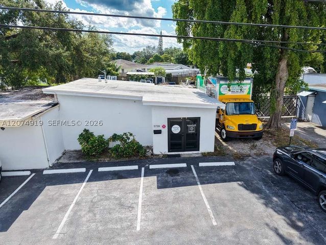 5738 W Hallandale Beach Blvd, West Park, FL 33023