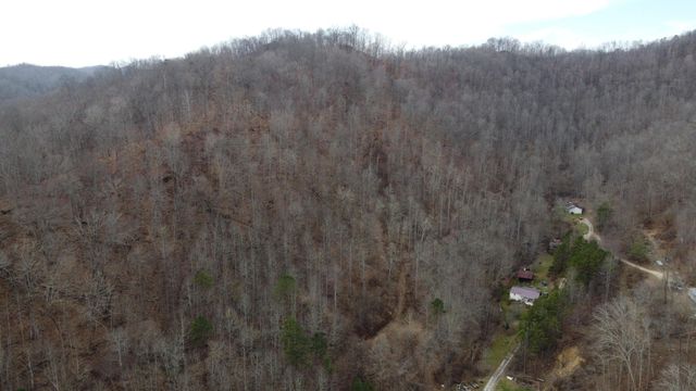 271 Blue Bird Lane, Hyden, KY 41749