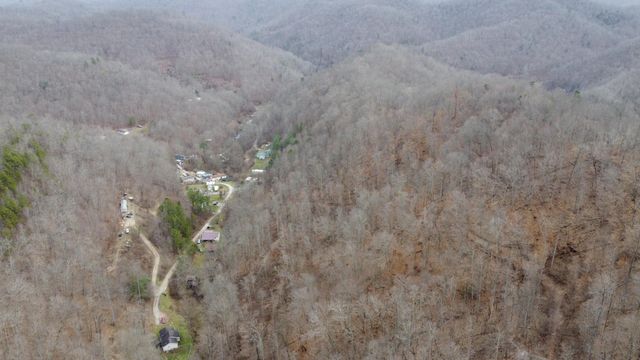 271 Blue Bird Lane, Hyden, KY 41749