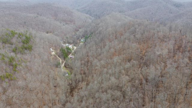 271 Blue Bird Lane, Hyden, KY 41749