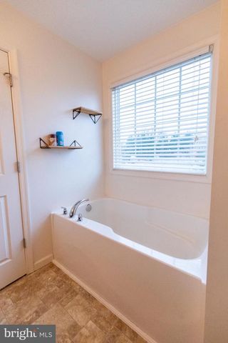 57 KAPALUA CT, Martinsburg, WV 25403