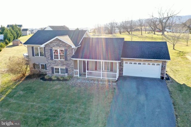 57 KAPALUA CT, Martinsburg, WV 25403