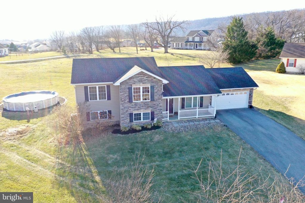 57 KAPALUA CT, Martinsburg, WV 25403