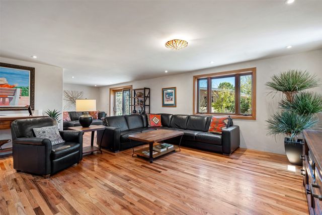 4 Camino Cielo Azul, Santa Fe, NM 87508