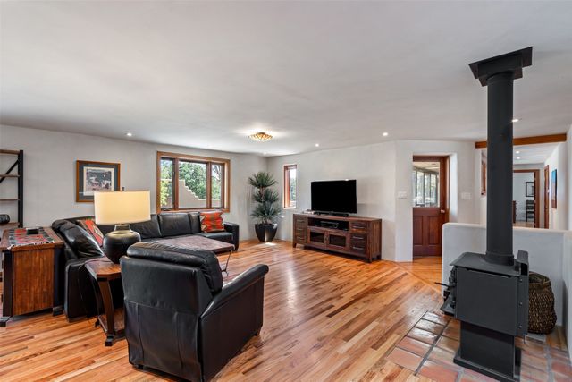 4 Camino Cielo Azul, Santa Fe, NM 87508