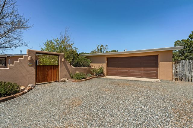 4 Camino Cielo Azul, Santa Fe, NM 87508