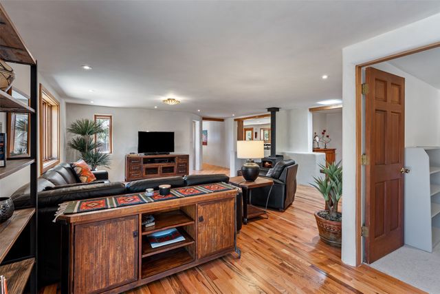 4 Camino Cielo Azul, Santa Fe, NM 87508
