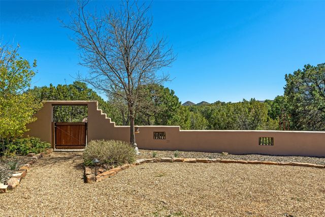 4 Camino Cielo Azul, Santa Fe, NM 87508