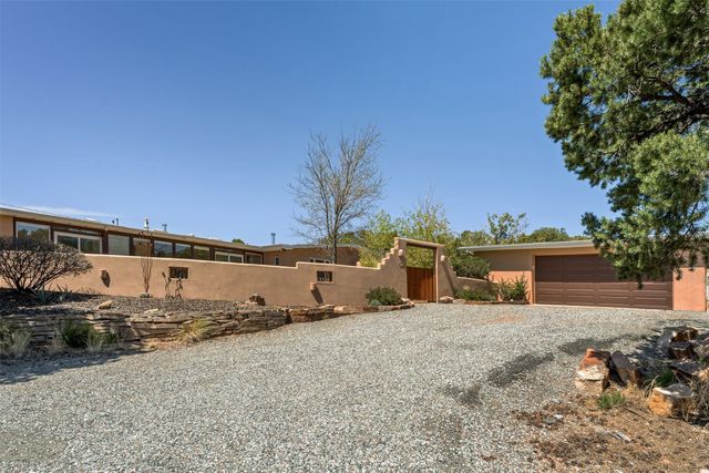 4 Camino Cielo Azul, Santa Fe, NM 87508