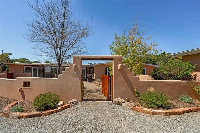 4 Camino Cielo Azul, Santa Fe, NM 87508