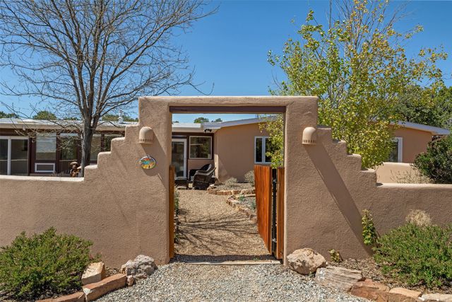 4 Camino Cielo Azul, Santa Fe, NM 87508