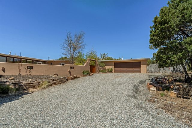 4 Camino Cielo Azul, Santa Fe, NM 87508