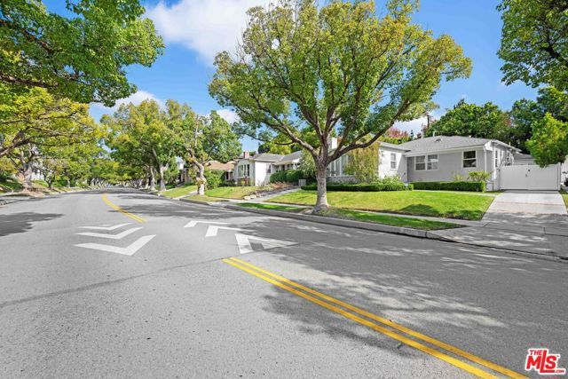 2036 Hillsboro Avenue, Los Angeles, CA 90034