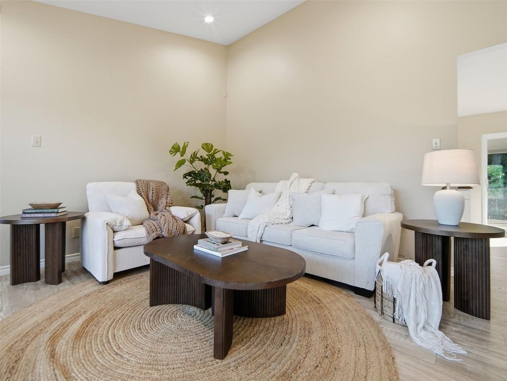 506 Oak Grove RD, San Marcos, TX 78666