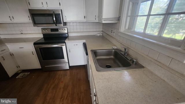 3209 LESLIE AVE, Temple Hills, MD 20748