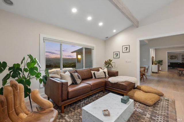 1236 N Fitch Mountain Rd, Healdsburg, CA 95448