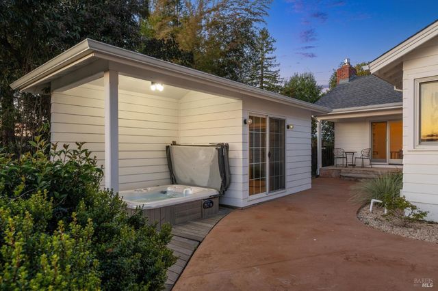 1236 N Fitch Mountain Rd, Healdsburg, CA 95448