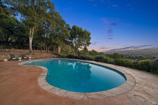 1236 N Fitch Mountain Rd, Healdsburg, CA 95448