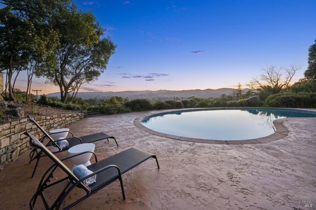 1236 N Fitch Mountain Rd, Healdsburg, CA 95448