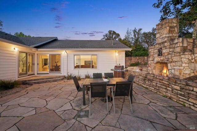 1236 N Fitch Mountain Rd, Healdsburg, CA 95448