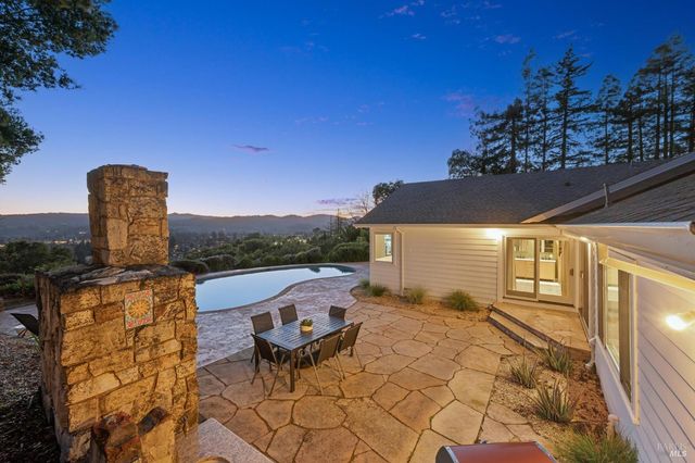 1236 N Fitch Mountain Rd, Healdsburg, CA 95448