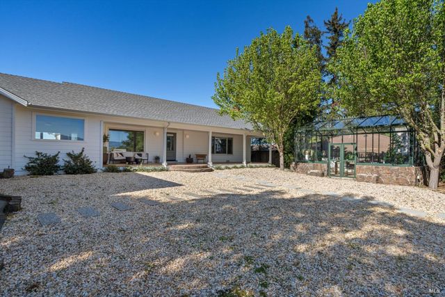 1236 N Fitch Mountain Rd, Healdsburg, CA 95448