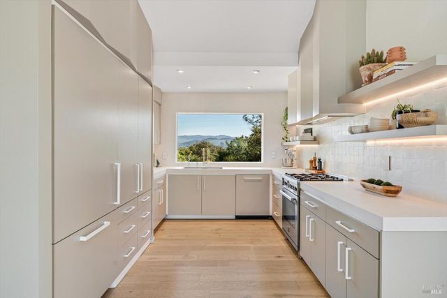 1236 N Fitch Mountain Rd, Healdsburg, CA 95448