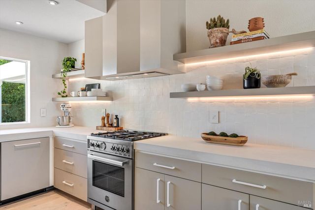 1236 N Fitch Mountain Rd, Healdsburg, CA 95448