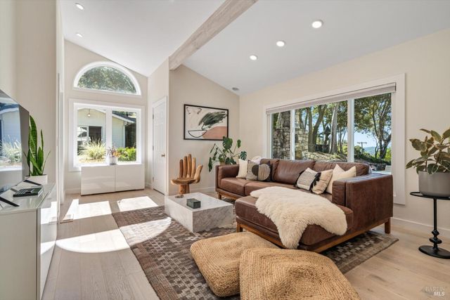 1236 N Fitch Mountain Rd, Healdsburg, CA 95448