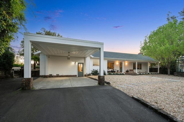 1236 N Fitch Mountain Rd, Healdsburg, CA 95448