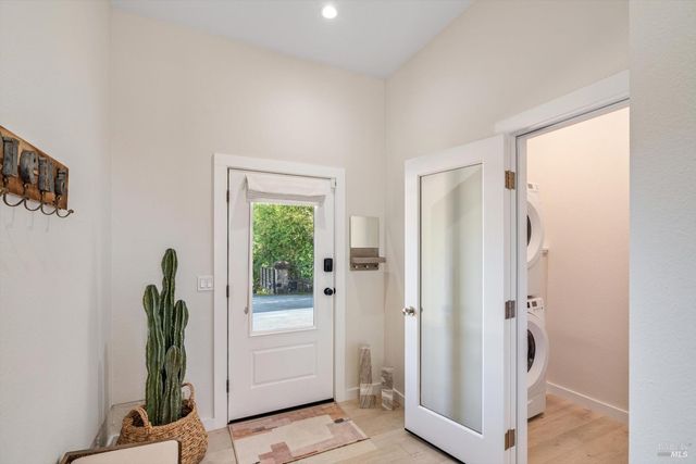 1236 N Fitch Mountain Rd, Healdsburg, CA 95448