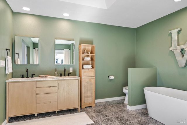 1236 N Fitch Mountain Rd, Healdsburg, CA 95448