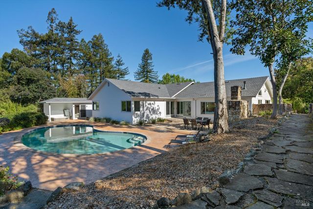 1236 N Fitch Mountain Rd, Healdsburg, CA 95448