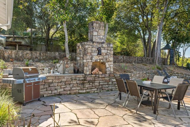 1236 N Fitch Mountain Rd, Healdsburg, CA 95448