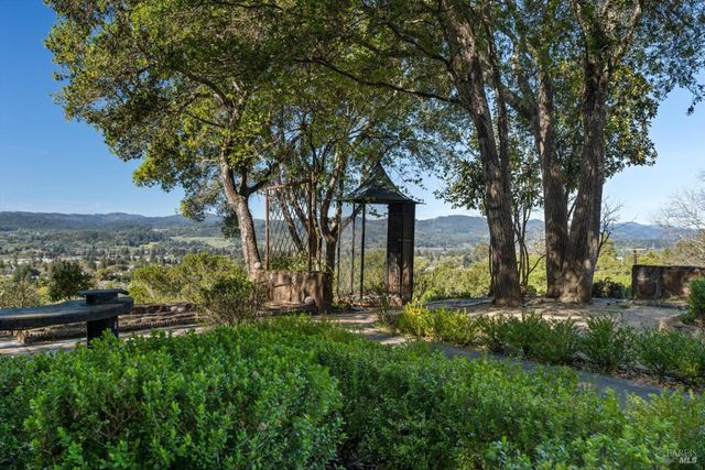 1236 N Fitch Mountain Rd, Healdsburg, CA 95448