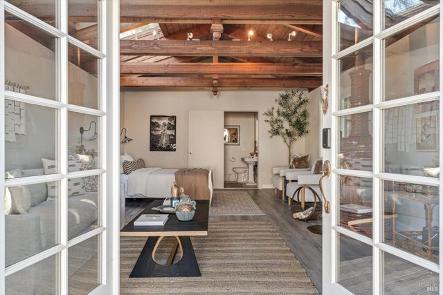 1236 N Fitch Mountain Rd, Healdsburg, CA 95448