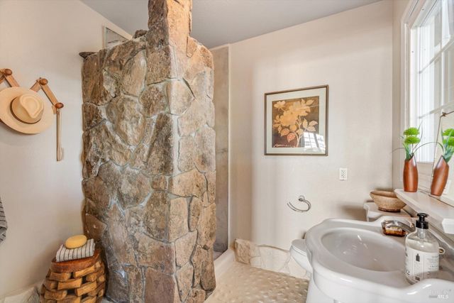 1236 N Fitch Mountain Rd, Healdsburg, CA 95448