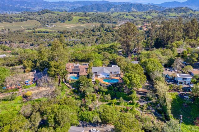 1236 N Fitch Mountain Rd, Healdsburg, CA 95448