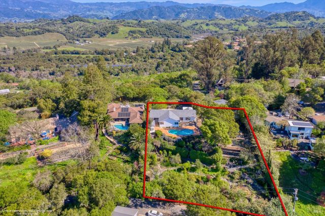 1236 N Fitch Mountain Rd, Healdsburg, CA 95448
